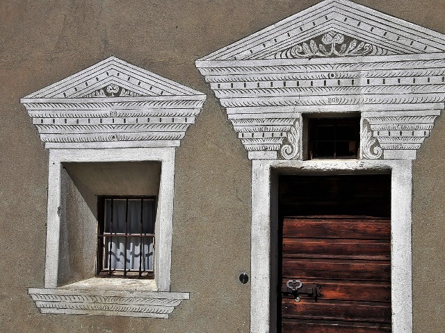 Gipsani ornamenti i aplikacije